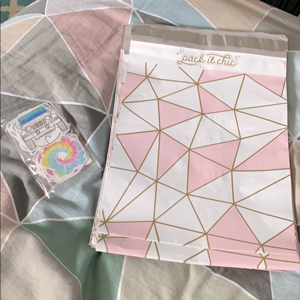 SHIPPING IN STYLE🛍💕(read description)